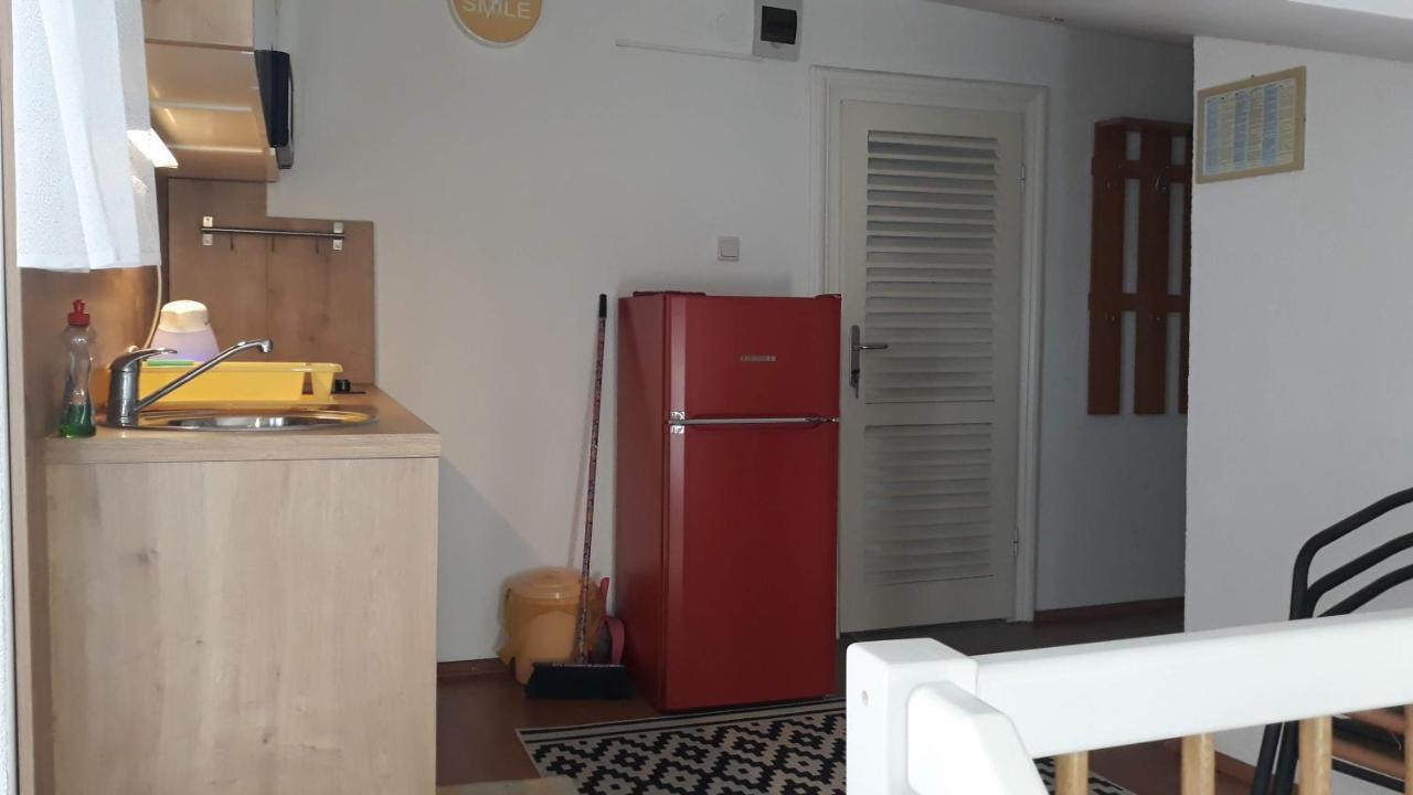 Apartment Sandra 2+2 *** Цриквеница Экстерьер фото