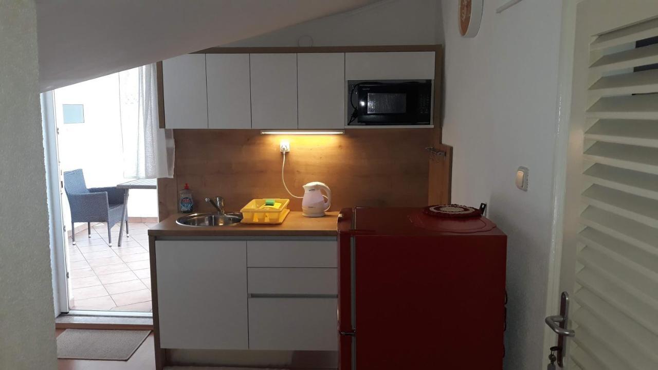 Apartment Sandra 2+2 *** Цриквеница Экстерьер фото